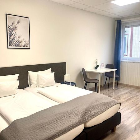 Vecsesi Rendezvenykoezpont Es Panzio Bed & Breakfast ภายนอก รูปภาพ