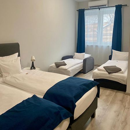 Vecsesi Rendezvenykoezpont Es Panzio Bed & Breakfast ภายนอก รูปภาพ