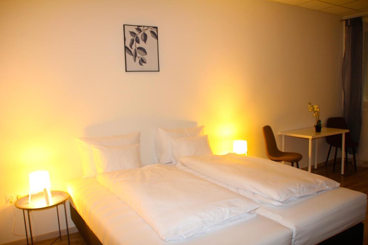 Vecsesi Rendezvenykoezpont Es Panzio Bed & Breakfast ภายนอก รูปภาพ