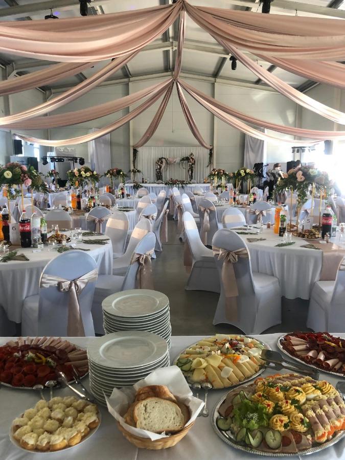 Vecsesi Rendezvenykoezpont Es Panzio Bed & Breakfast ภายนอก รูปภาพ
