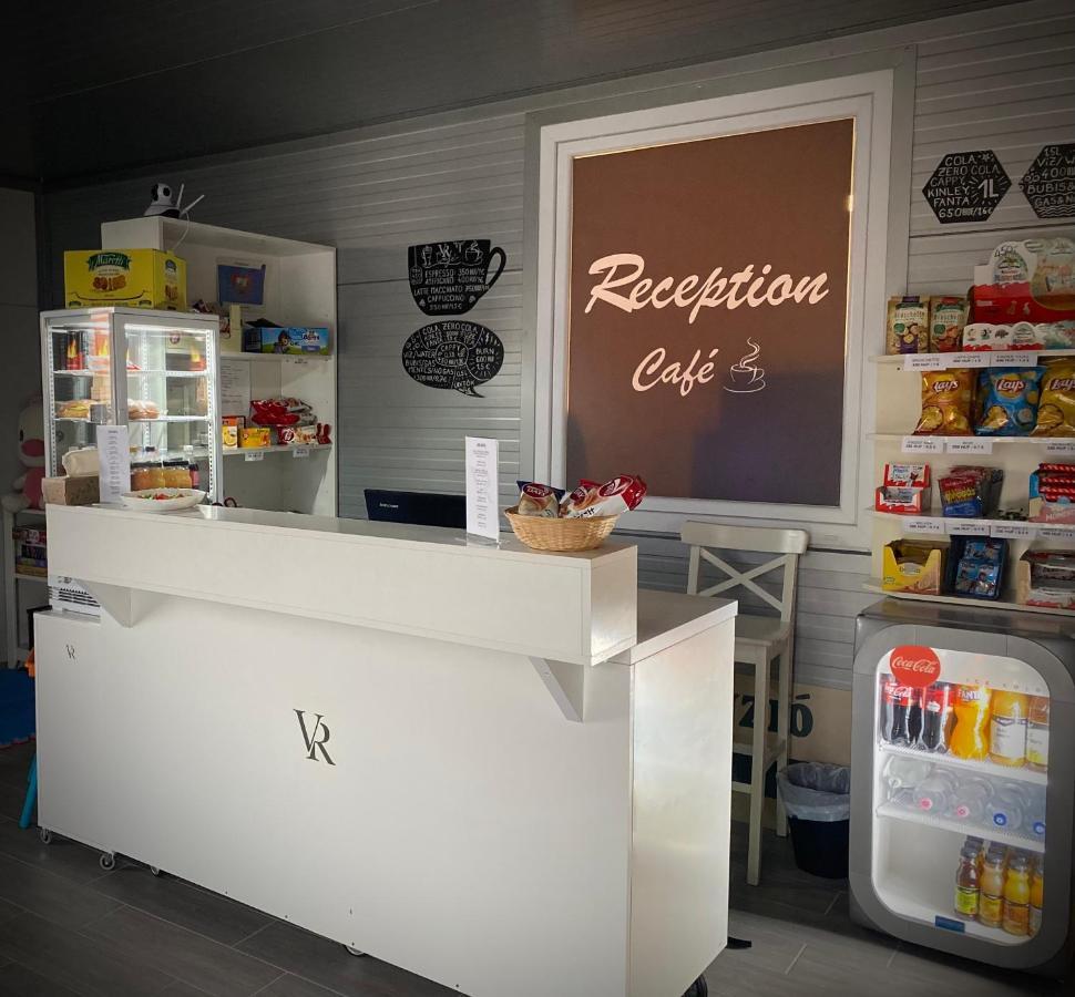 Vecsesi Rendezvenykoezpont Es Panzio Bed & Breakfast ภายนอก รูปภาพ