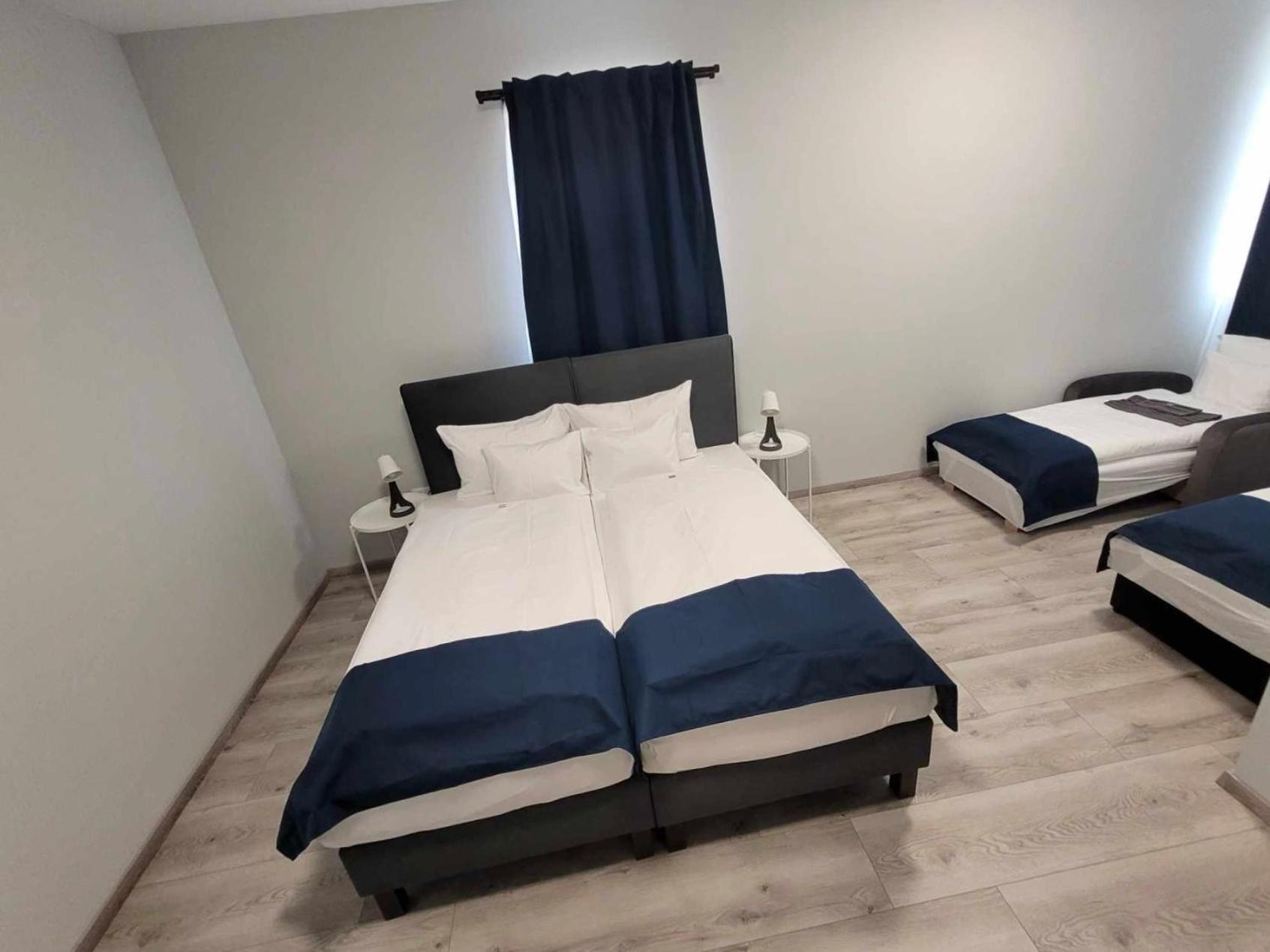 Vecsesi Rendezvenykoezpont Es Panzio Bed & Breakfast ภายนอก รูปภาพ