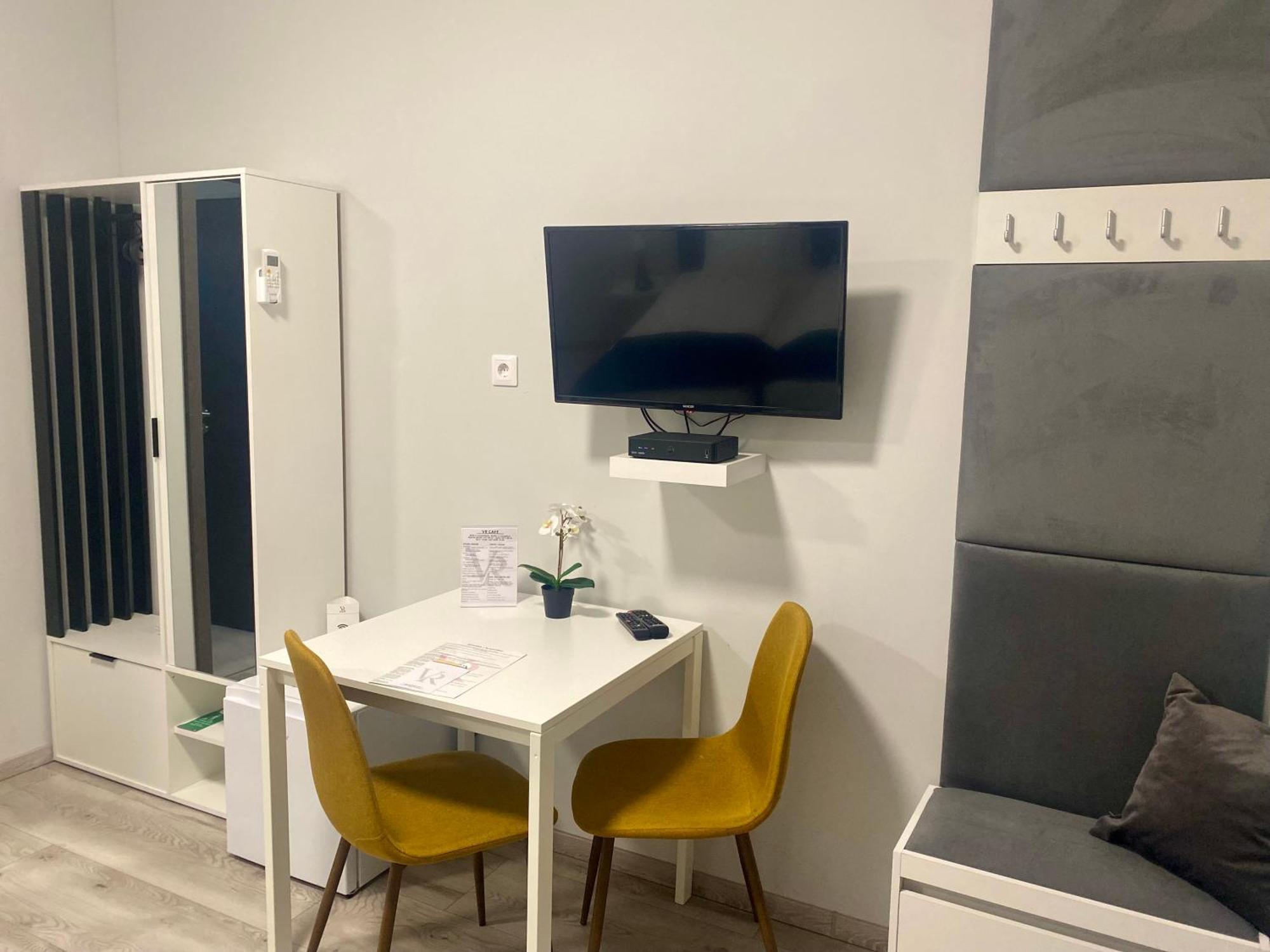 Vecsesi Rendezvenykoezpont Es Panzio Bed & Breakfast ภายนอก รูปภาพ