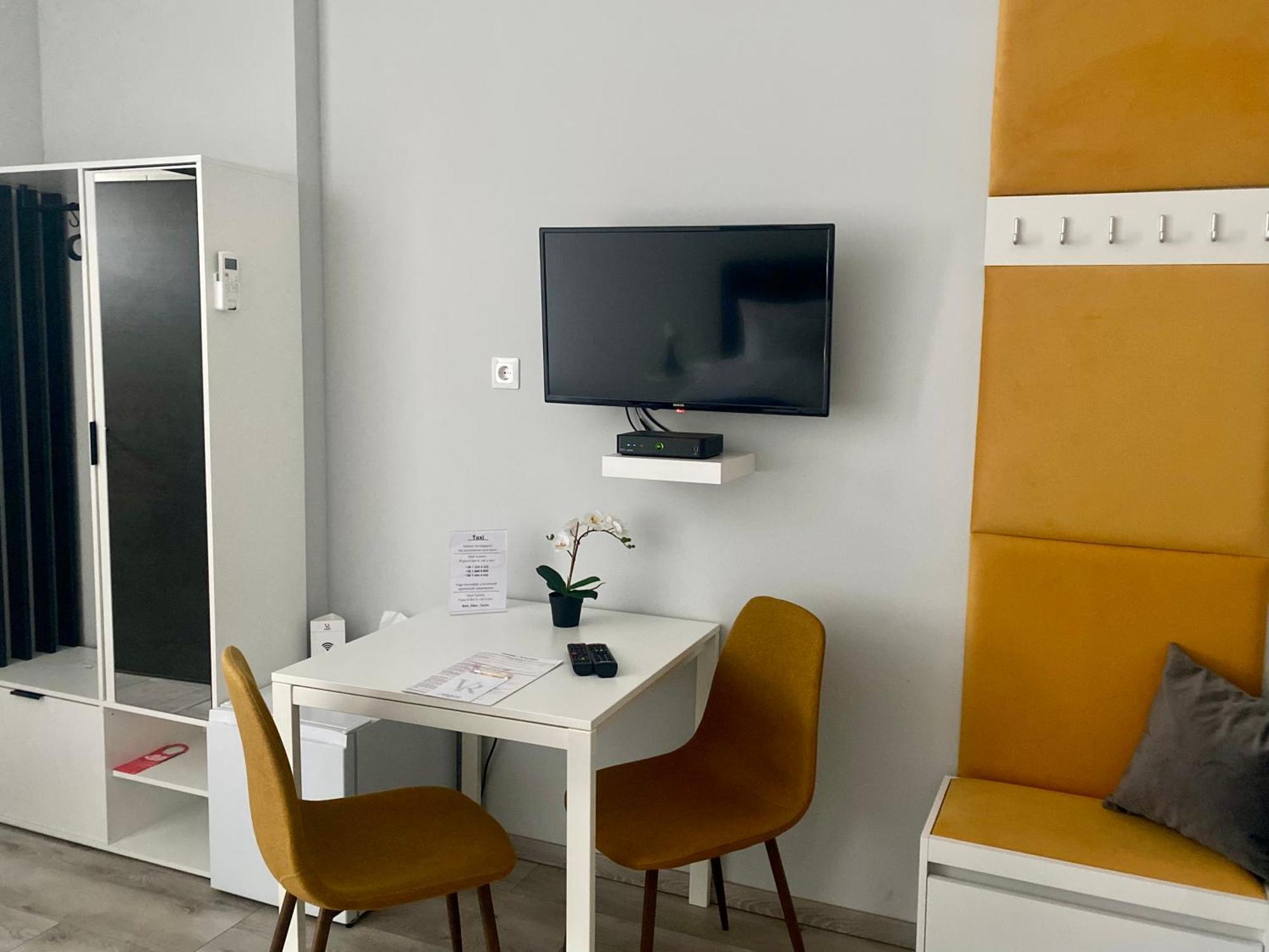 Vecsesi Rendezvenykoezpont Es Panzio Bed & Breakfast ภายนอก รูปภาพ